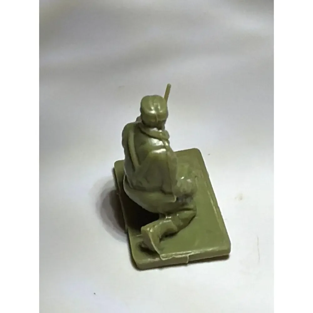 Vintage Airfix British Infantry Support Group Radio Operator Toy Figure Green